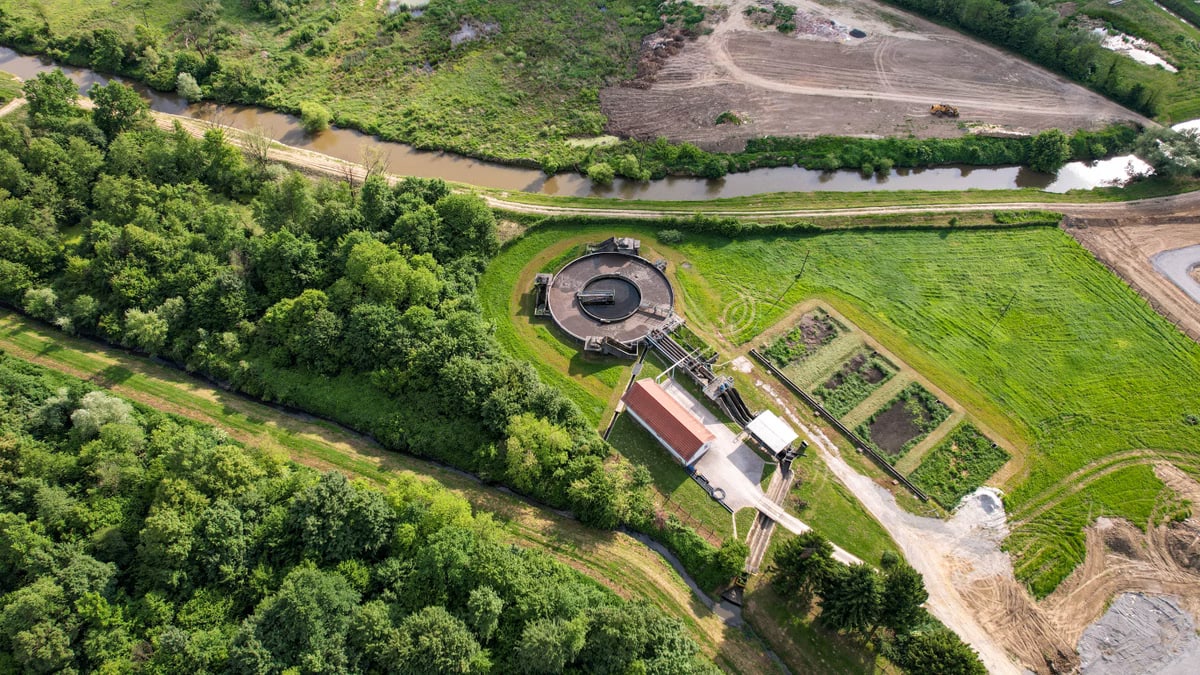 Aerial shot of a wastewater treatment plant surrounded by lush greenery in Garešnica, Croatia.